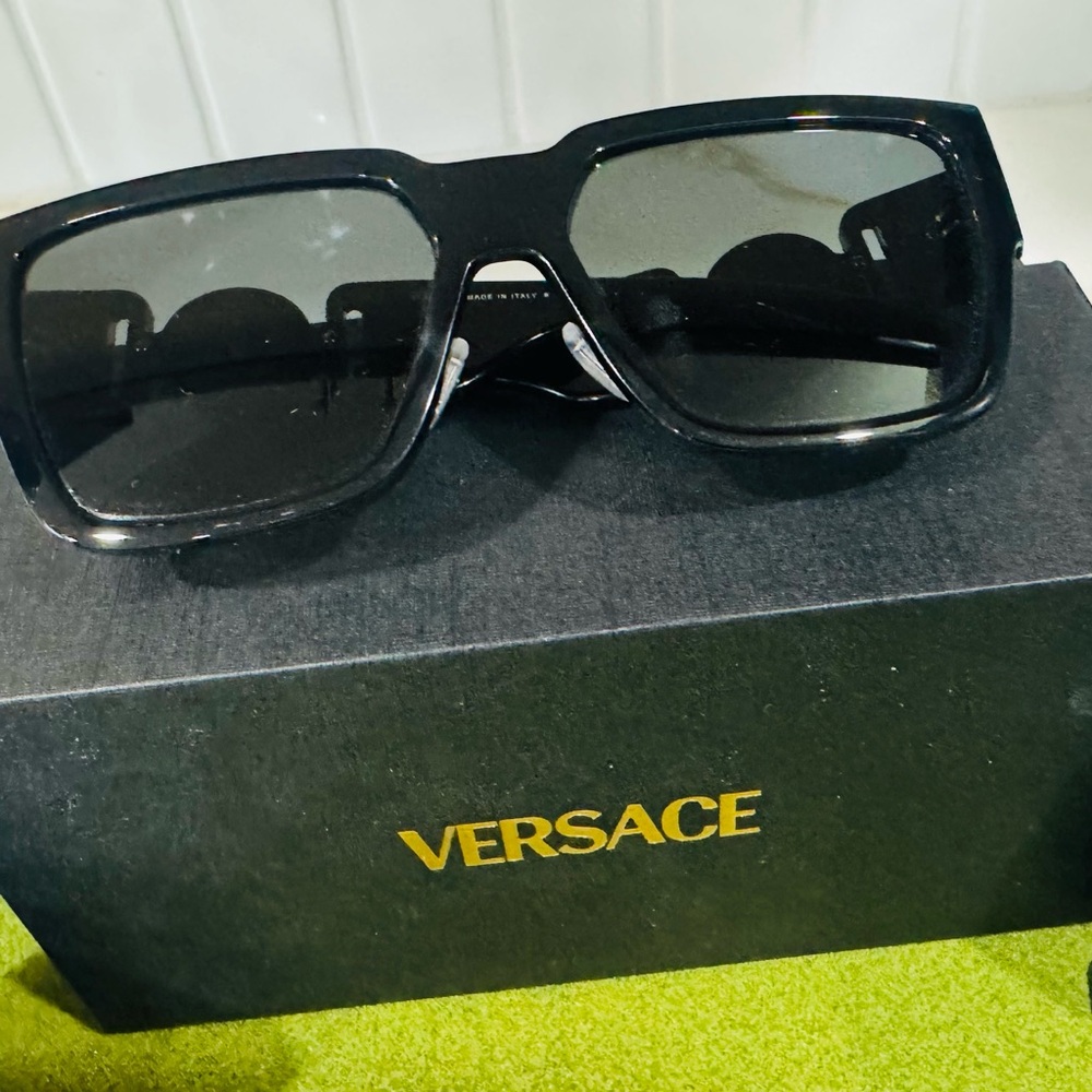 Versace Black Rectangular Sunglasses - Picture 4 of 11